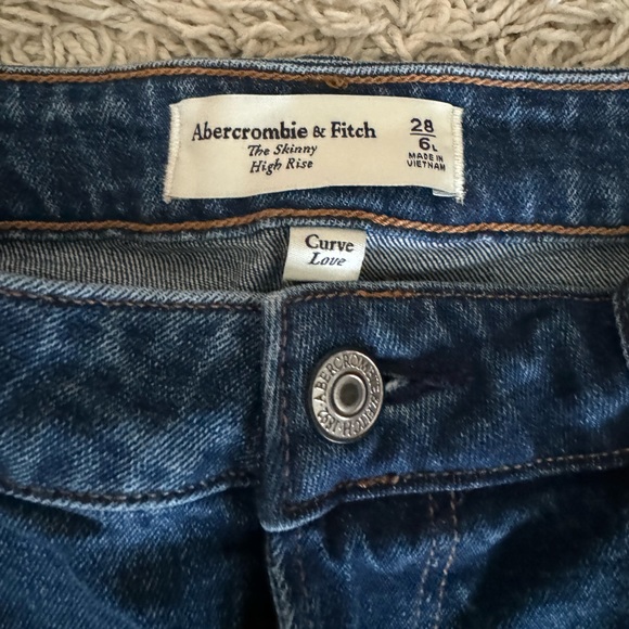 Women’s Abercrombie & Fitch Curve Love High Rise Skinny jeans. - Picture 8 of 11